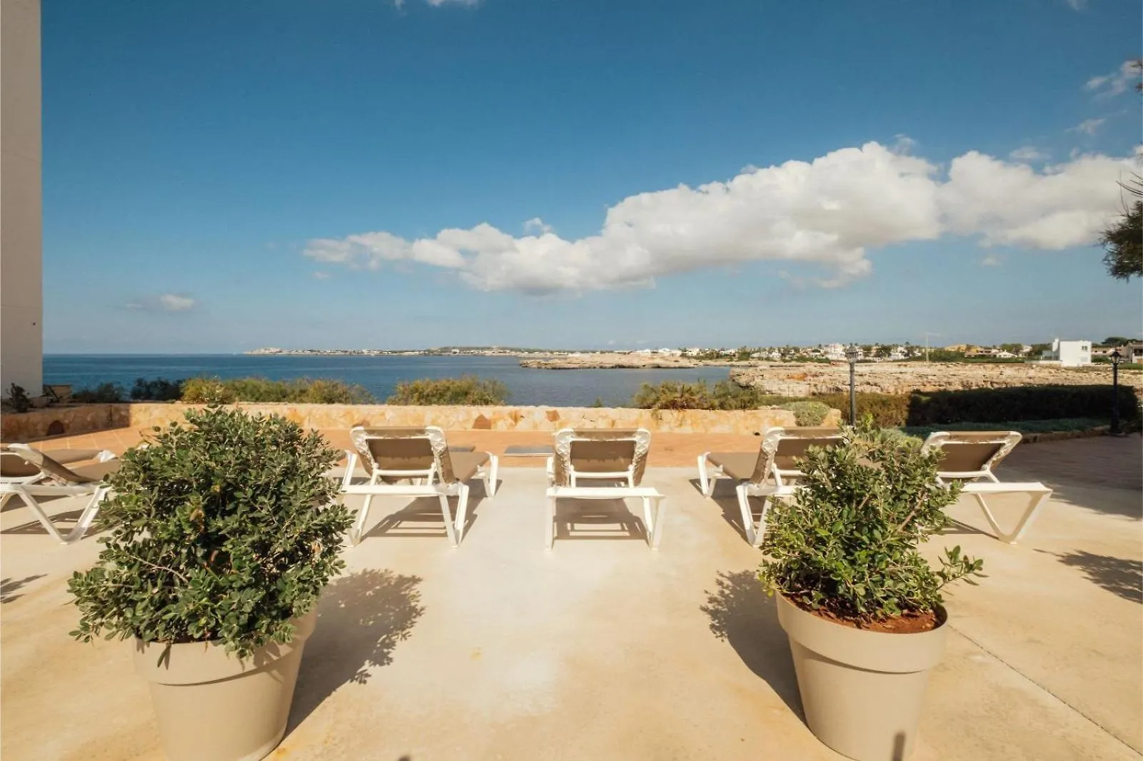 Apartamentos Blancala Cala Blanca  Cala Blanca (Menorca)