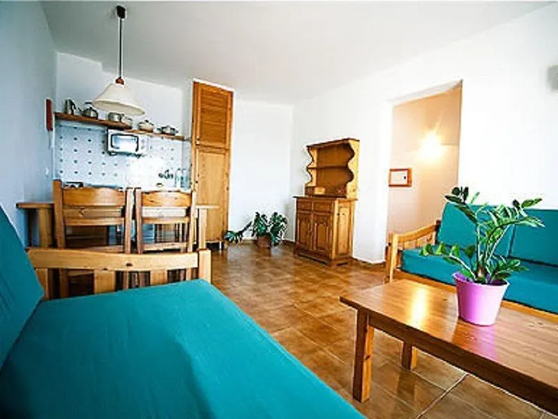 Apartamentos Blancala Cala Blanca  Lejlighedshotel Cala Blanca (Menorca)